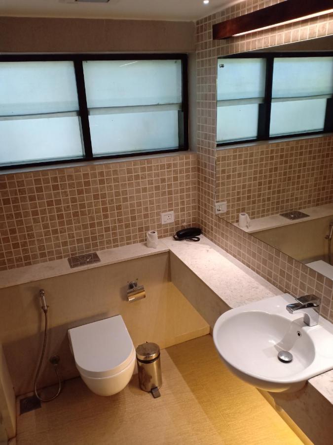Whispering Waters Otel Malayāttūr Dış mekan fotoğraf