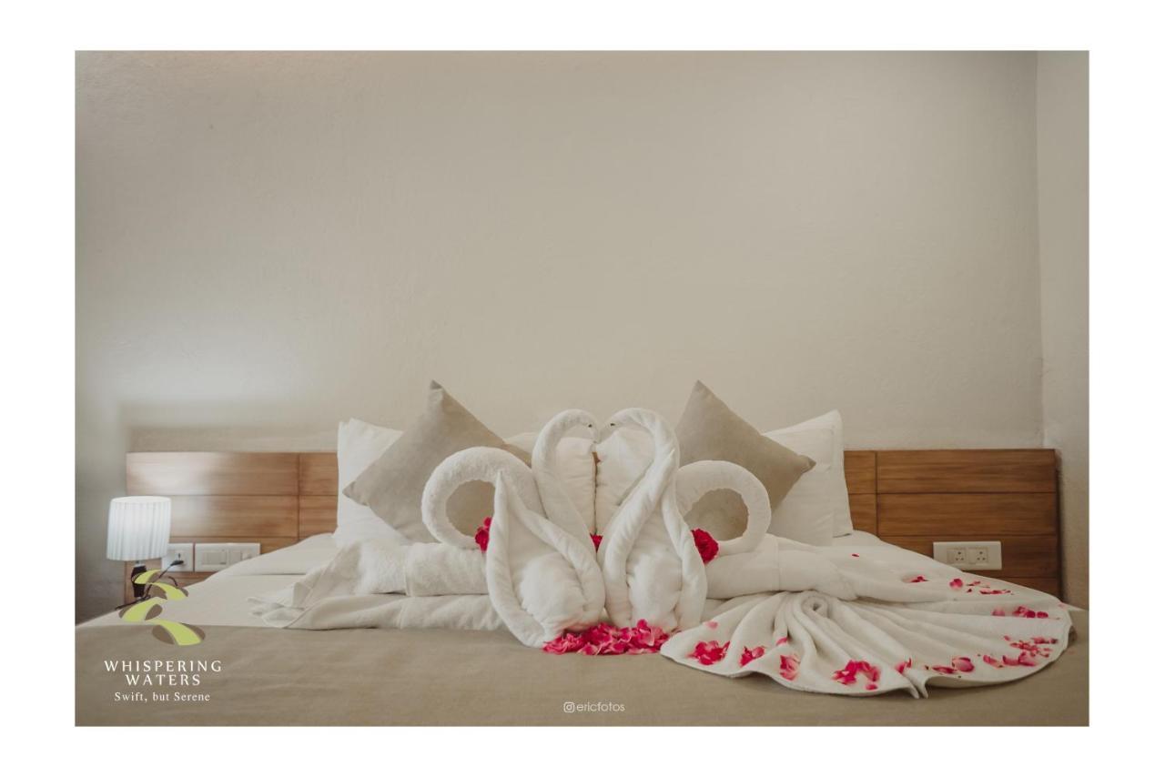 Whispering Waters Otel Malayāttūr Dış mekan fotoğraf