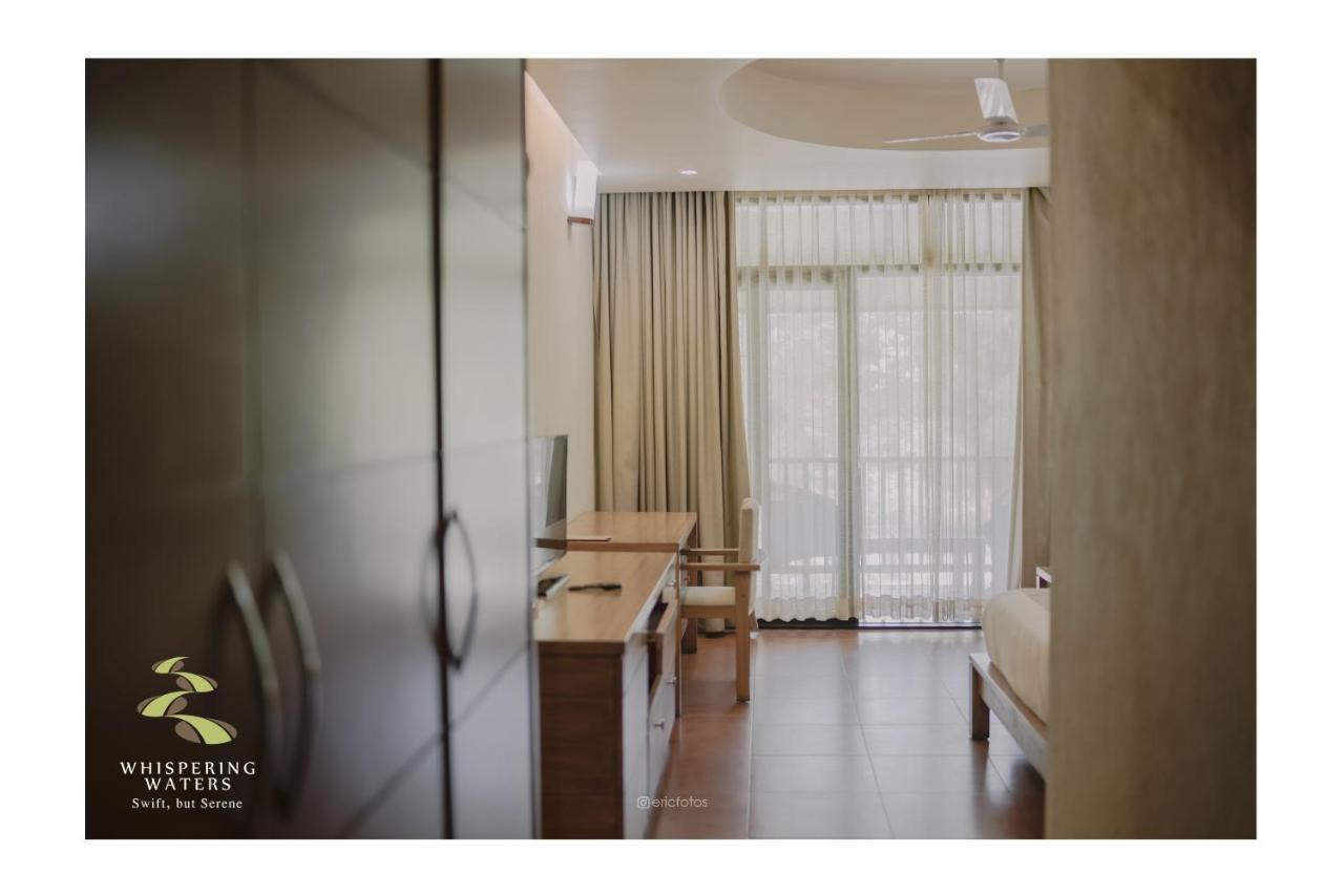 Whispering Waters Otel Malayāttūr Dış mekan fotoğraf
