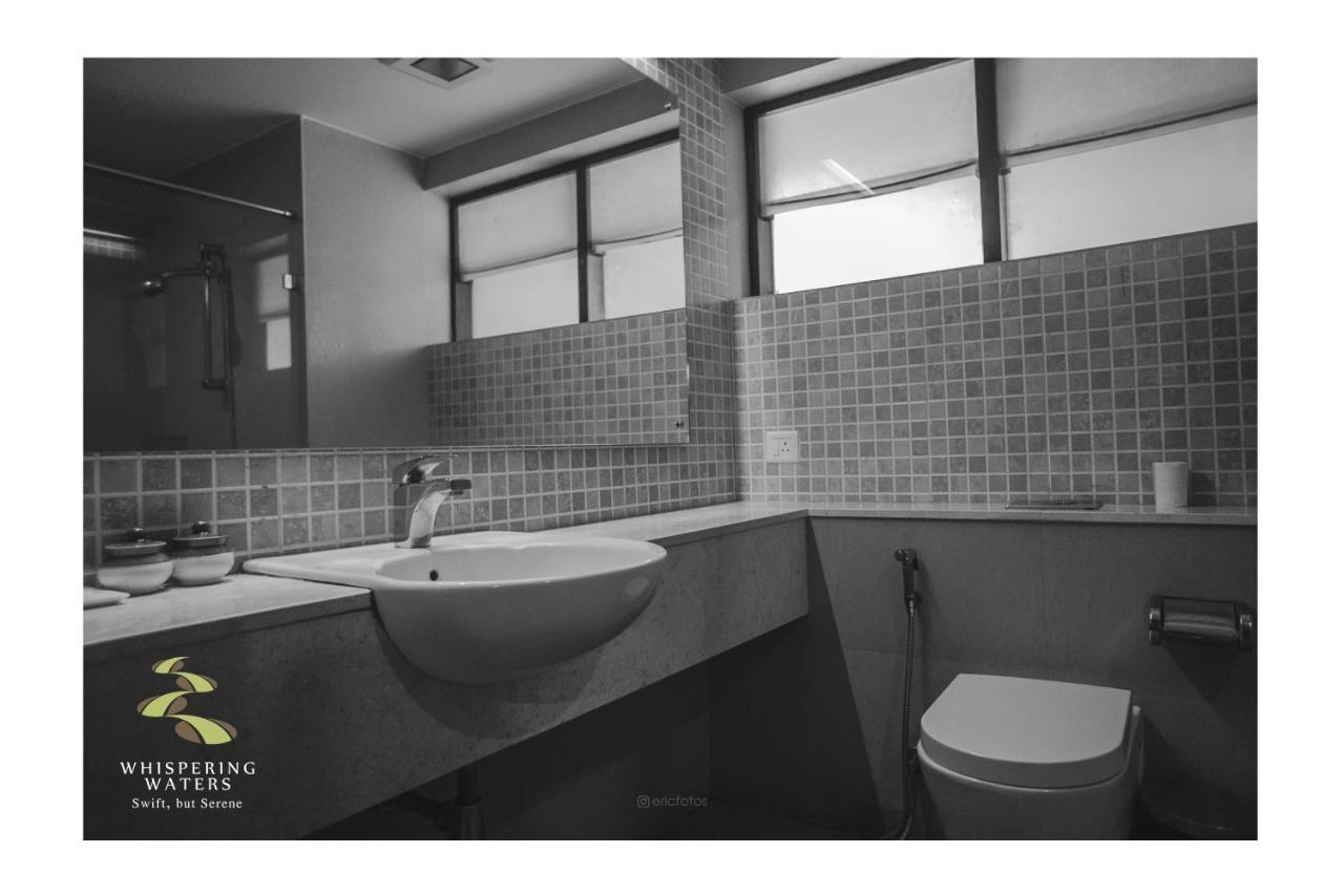 Whispering Waters Otel Malayāttūr Dış mekan fotoğraf