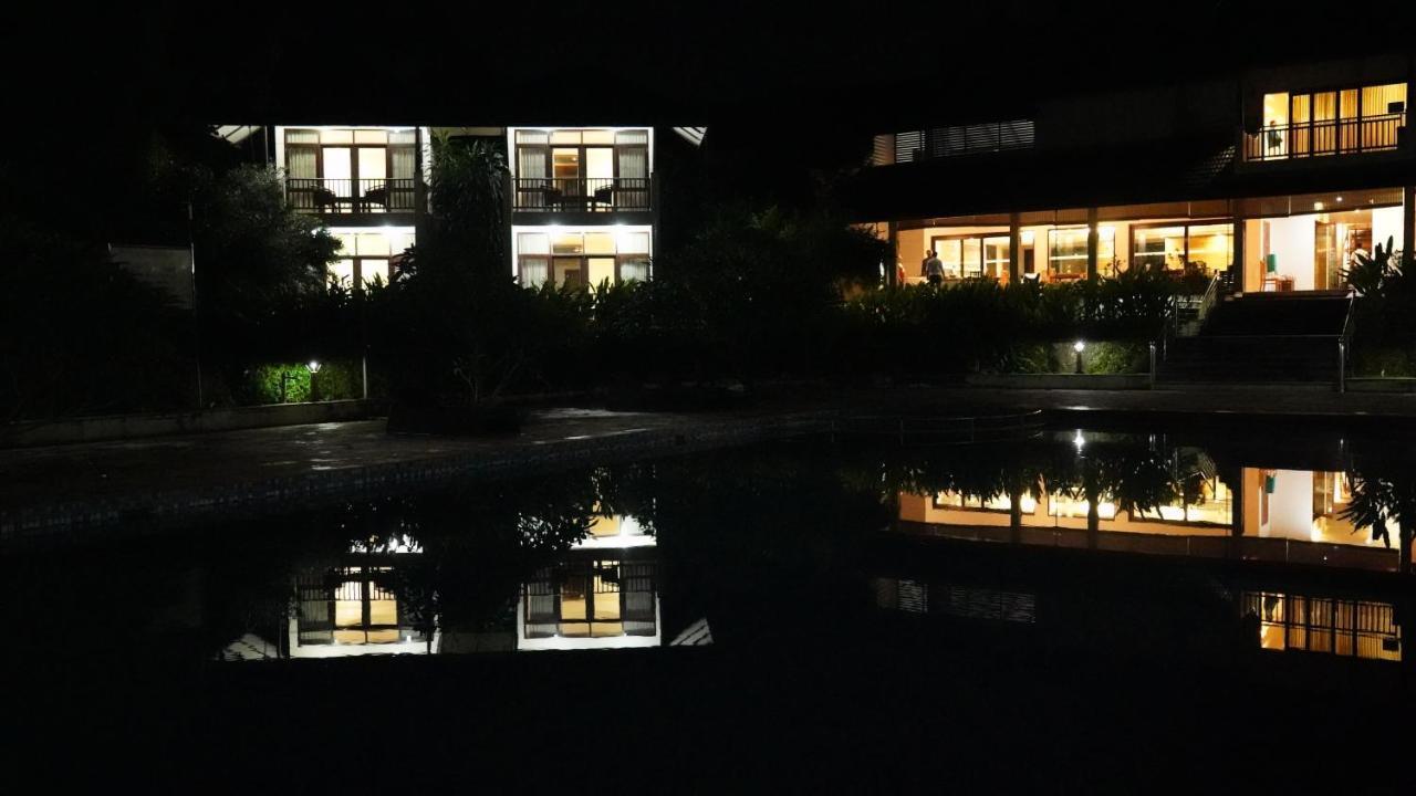 Whispering Waters Otel Malayāttūr Dış mekan fotoğraf